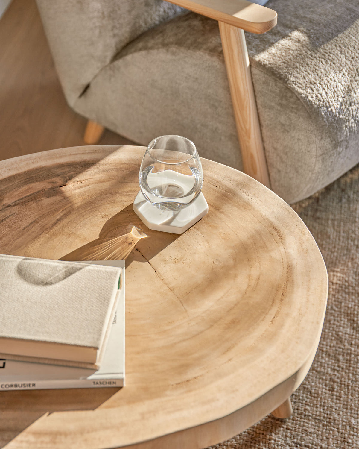 Japandi Beistelltisch Wellcres – Massivholz, Braun, Ø 65 cm – weitere Ansicht