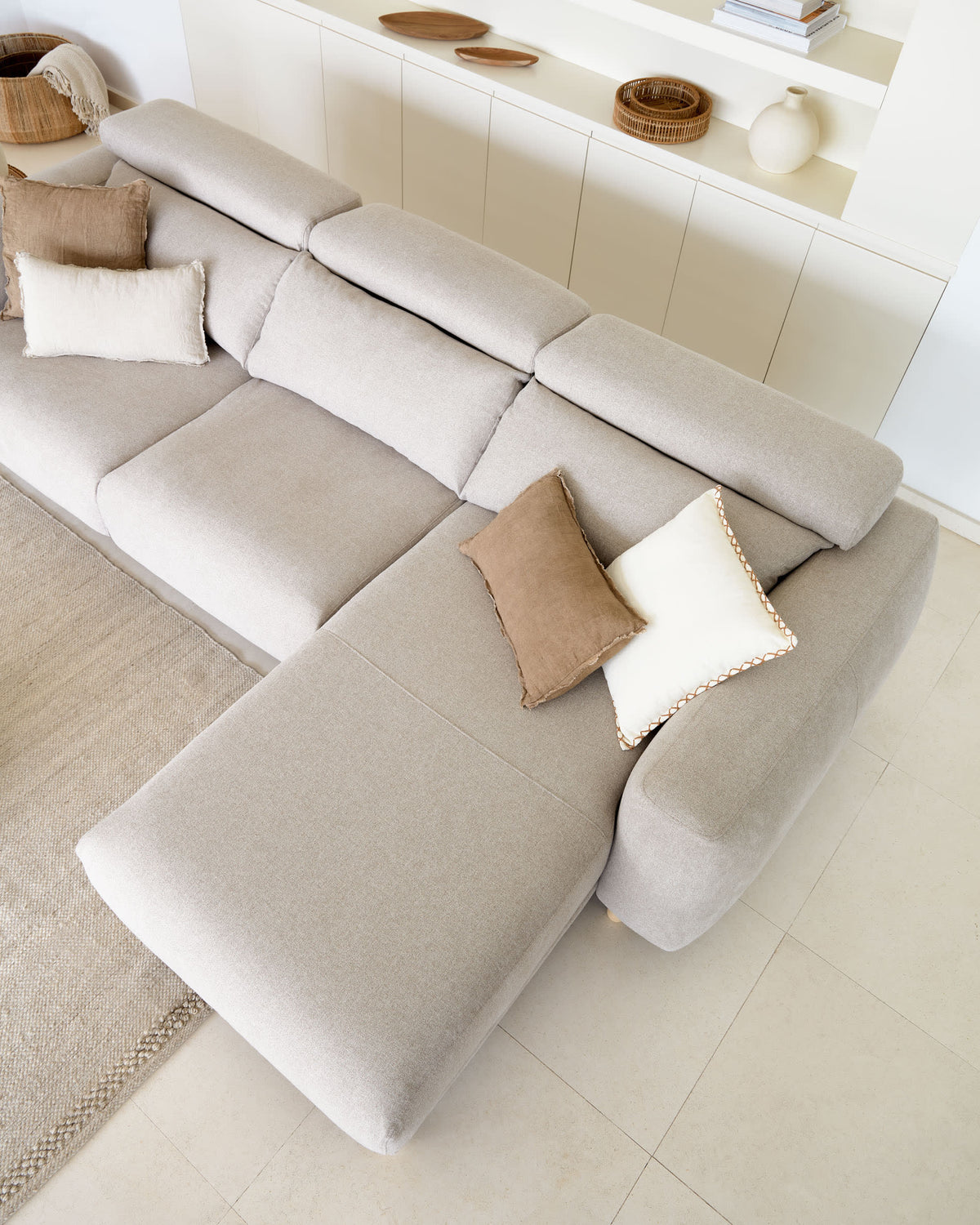 Japandi 3-Sitzer-Sofa Singa – Chaiselongue rechts, Beige, 296 cm – weitere Ansicht
