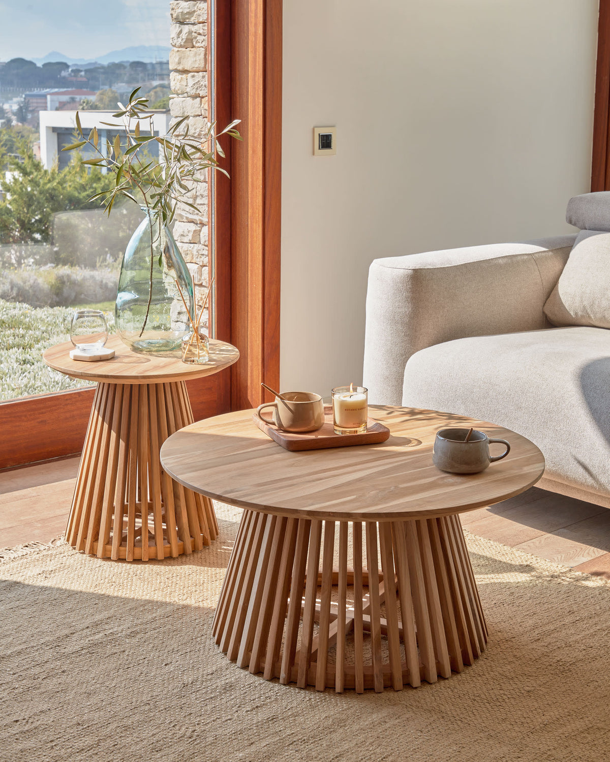 Japandi Couchtisch Jeanette – Teakholz, Braun, Ø 80 cm – weitere Ansicht
