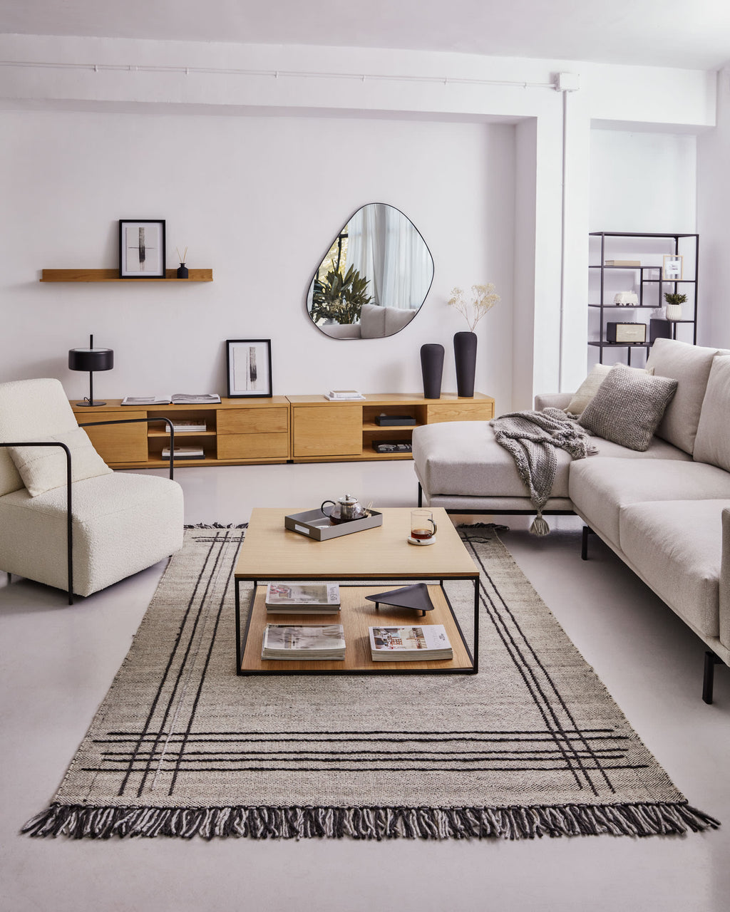 Japandi TV-Möbel Abilen – Eichenfurnier, Braun, 200 × 44 cm – weitere Ansicht