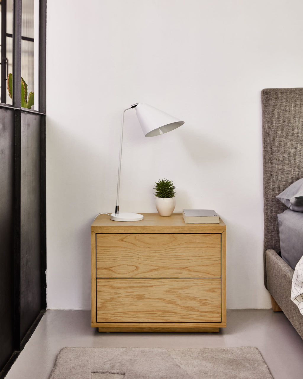 Japandi Nachttisch Abilen – Eichenfurnier, Braun, 53 × 44 cm – weitere Ansicht