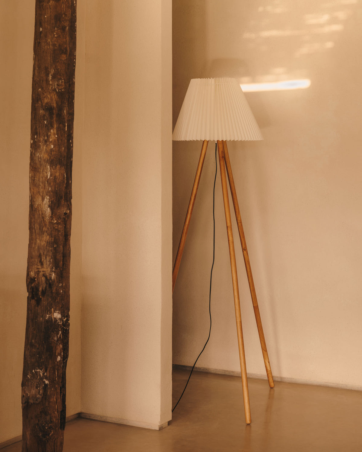 Japandi Stehlampe Benicarlo – Massivholz, Natur – weitere Ansicht