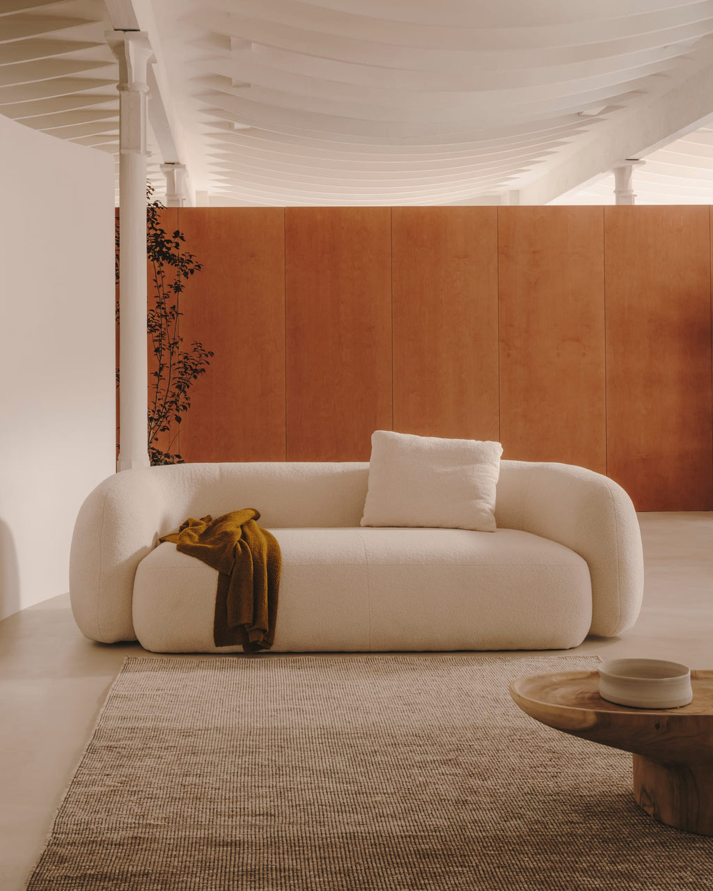 Japandi 3-Sitzer-Sofa Martina – Lammfelloptik, Ecru, 246 cm – weitere Ansicht