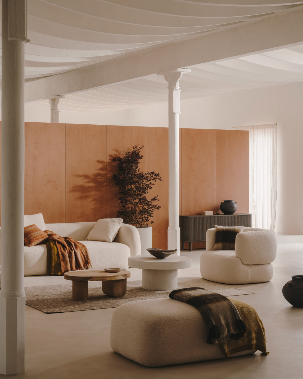 Japandi 3-Sitzer-Sofa Martina – Lammfelloptik, Ecru, 246 cm – weitere Ansicht