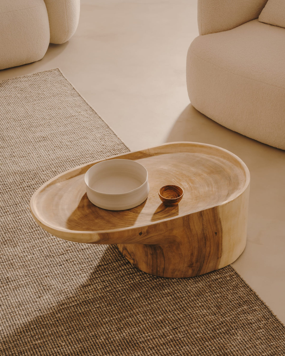 Japandi Couchtisch Mosi – Massivholz, Natur, Ø 90 × 50 cm – weitere Ansicht