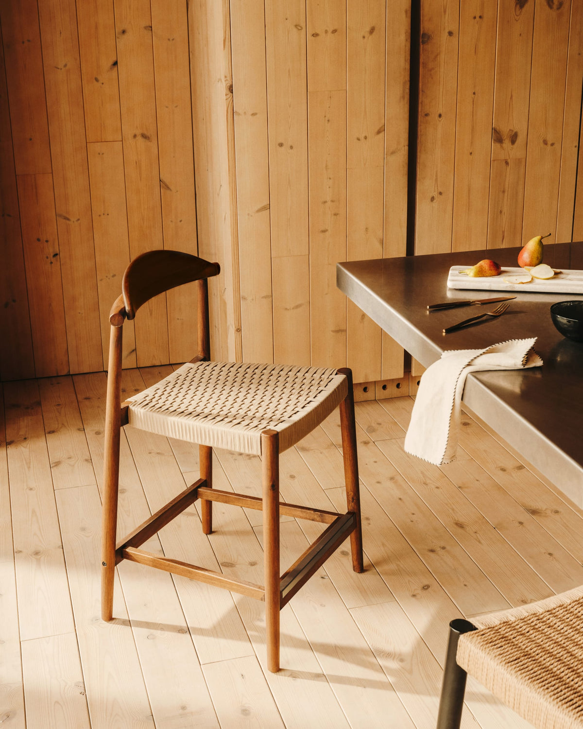 Japandi Hocker Nina – Akazie, Nussbaum, 62 cm – weitere Ansicht