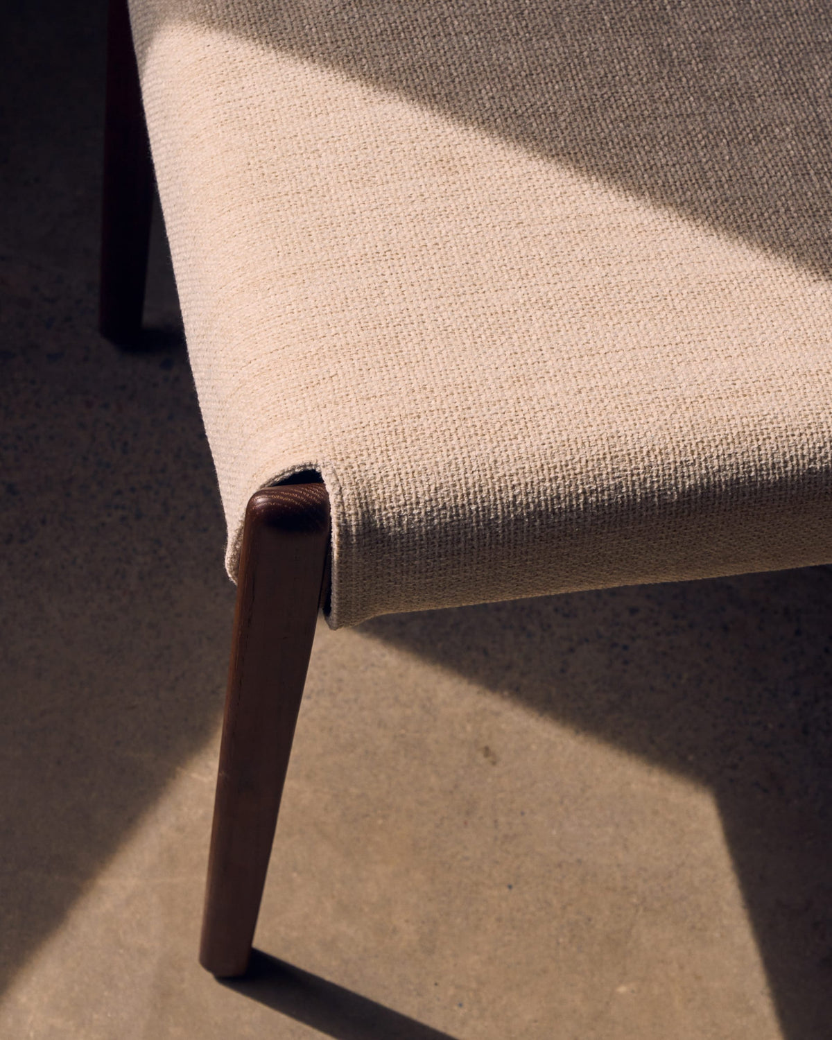 Japandi Stuhl Cudia – Nussbaum, Beige – weitere Ansicht
