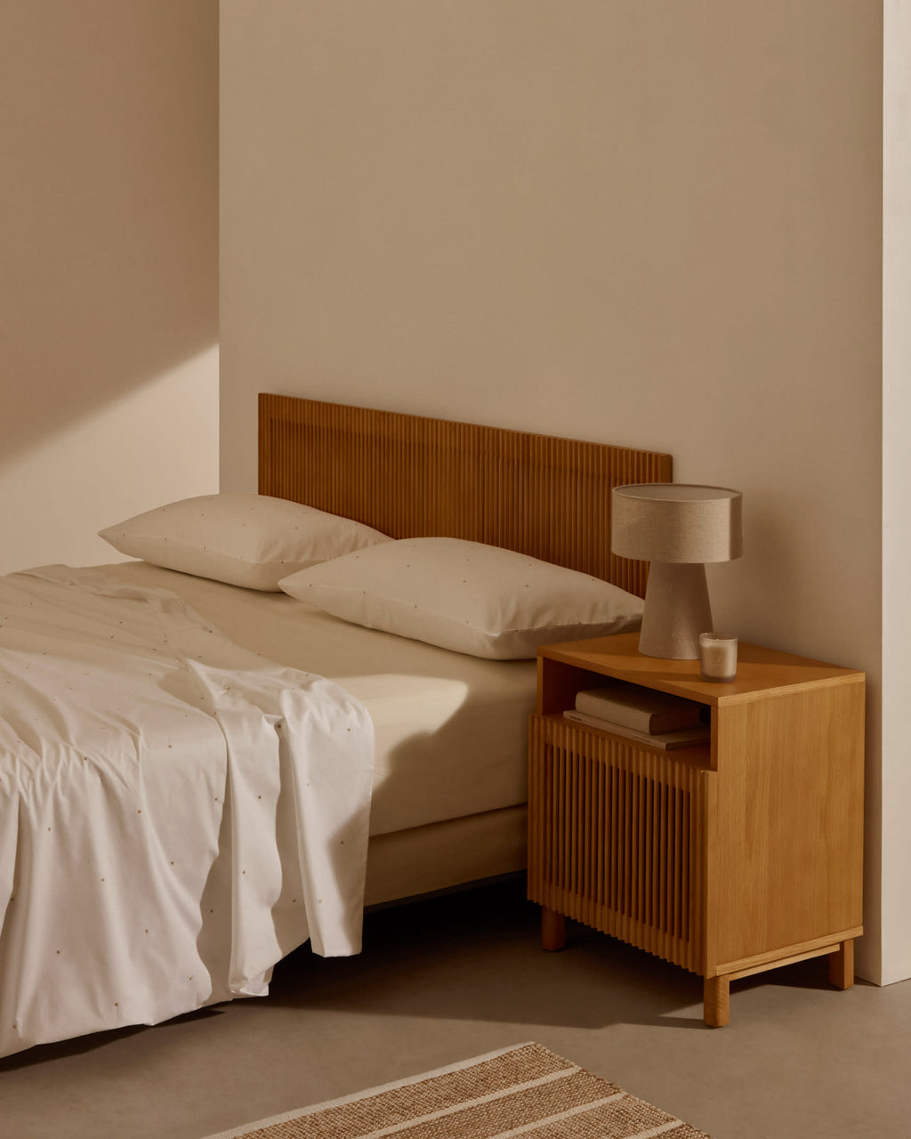 Japandi Nachttisch Beyla – Eichenfurnier, Braun, 53 × 62 cm – weitere Ansicht