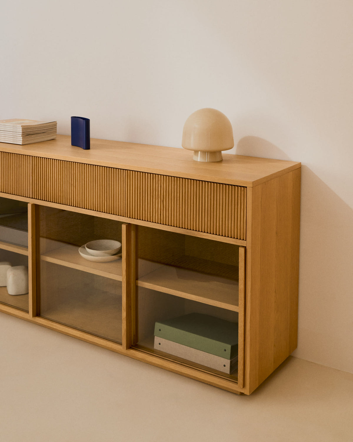 Japandi Sideboard Helvine – Eichenfurnier, Natur, 200 × 80 cm – weitere Ansicht