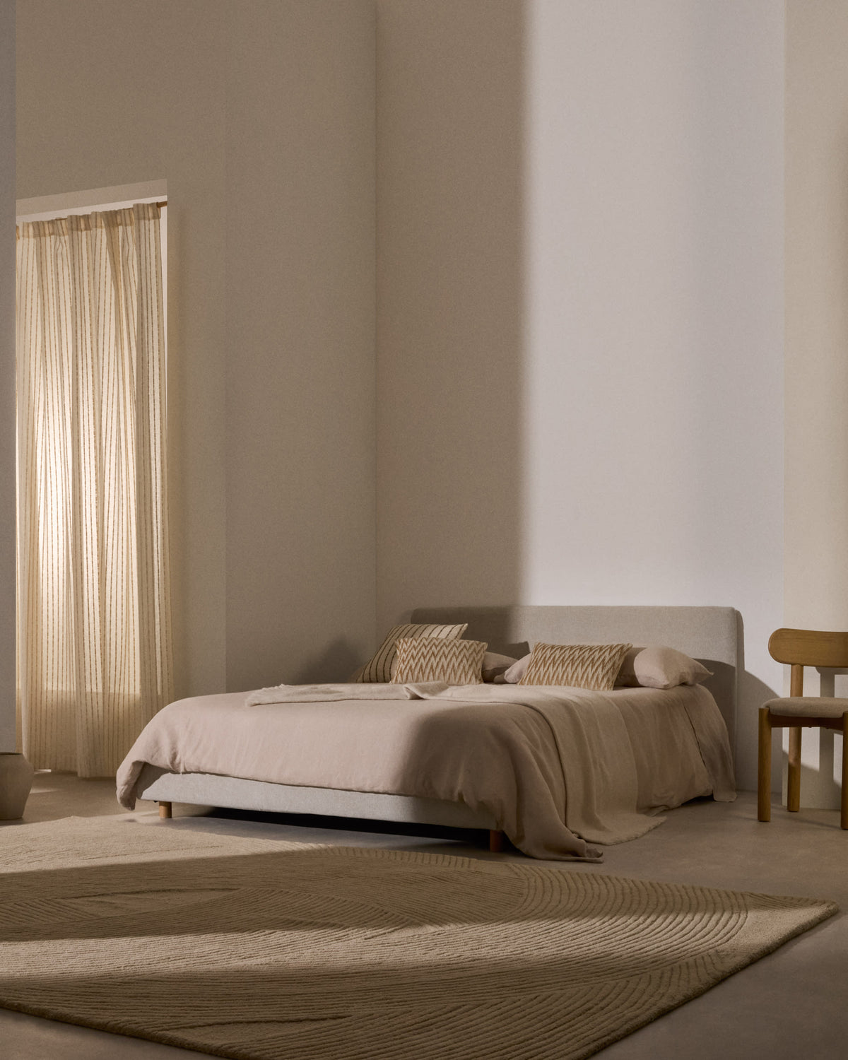 Japandi Bett Valma – Chenille, Perle, 180 × 200 cm – weitere Ansicht