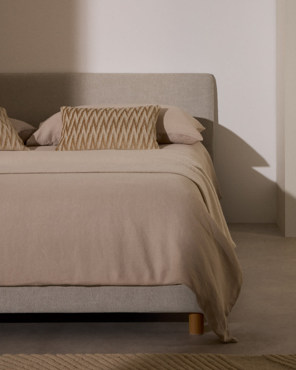 Japandi Bett Valma – Chenille, Perle, 180 × 200 cm – weitere Ansicht
