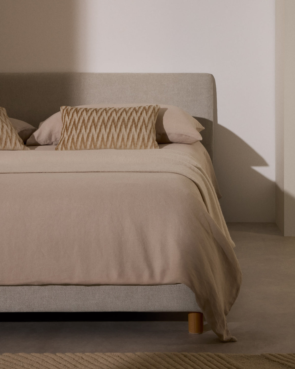 Japandi Bett Valma – Chenille, Perle, 180 × 200 cm – weitere Ansicht