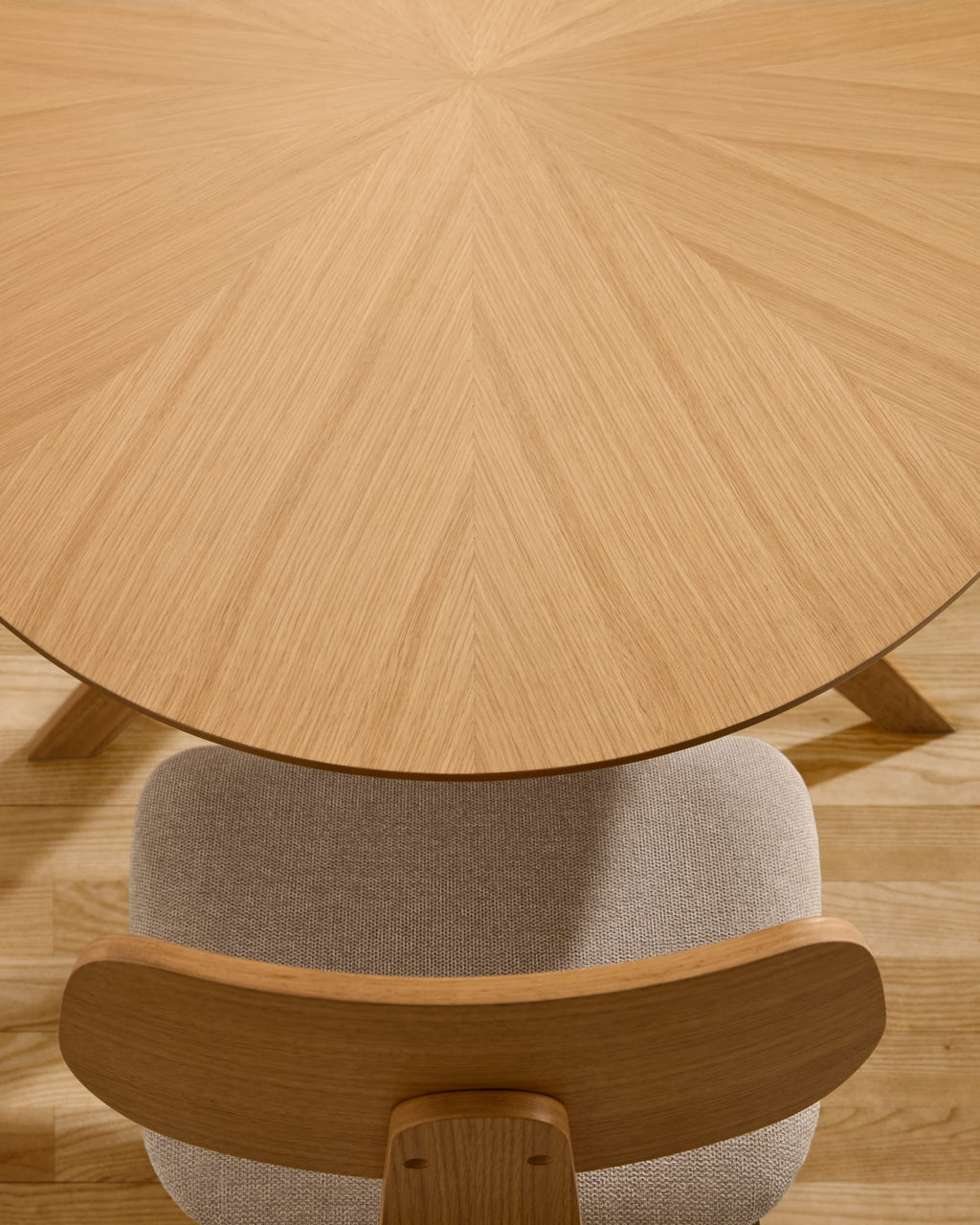 Japandi Esstisch Naanim – Eichenfurnier, Braun, 180 × 110 cm – weitere Ansicht