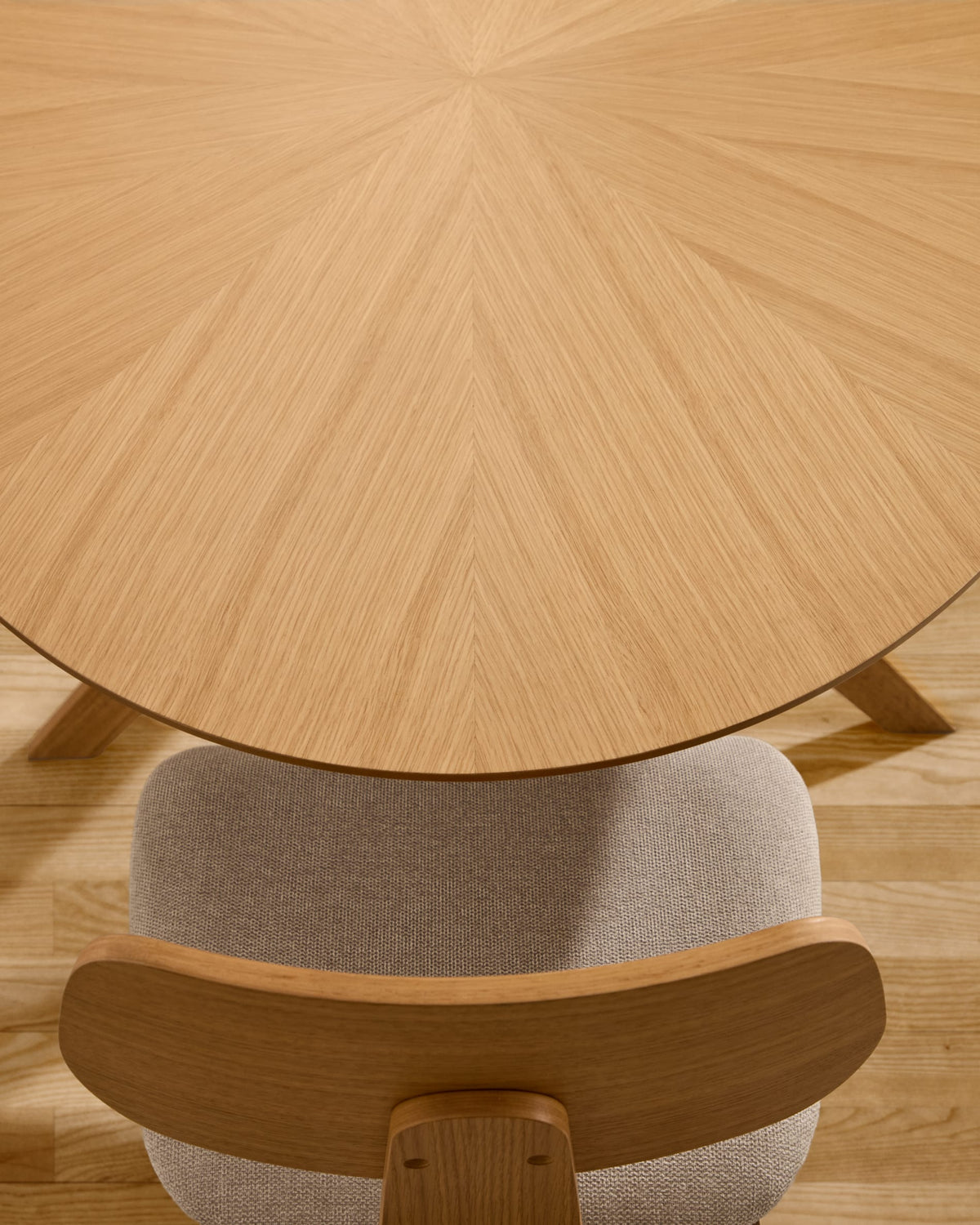 Japandi Esstisch Naanim – Eichenfurnier, Braun, 180 × 110 cm – weitere Ansicht