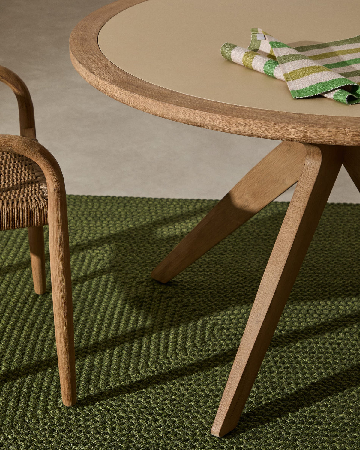 Japandi Esstisch Julieta – Akazie, Beige, Ø 120 cm – weitere Ansicht
