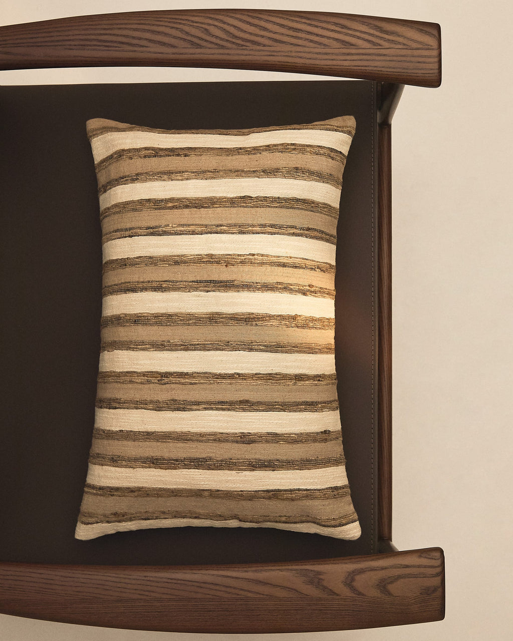 Japandi Kissenbezug Dorevi – Stoff, Ecru, 40 × 60 cm – weitere Ansicht
