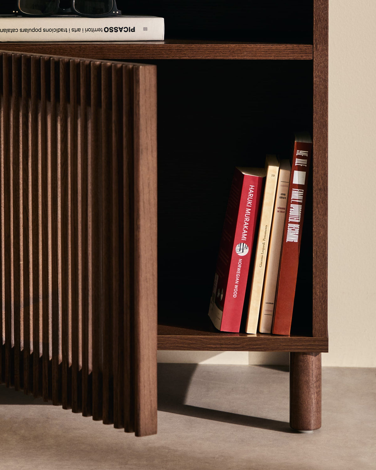 Japandi Nachttisch Beyla – Holzwerkstoff, Nussbaum, 53 × 62,5 cm – weitere Ansicht