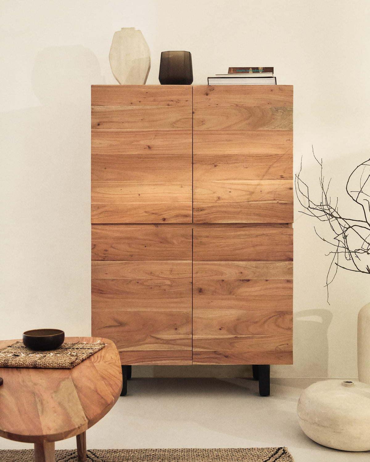 Japandi Highboard Uxue – Akazie, Schwarz, 100 × 155 cm – weitere Ansicht
