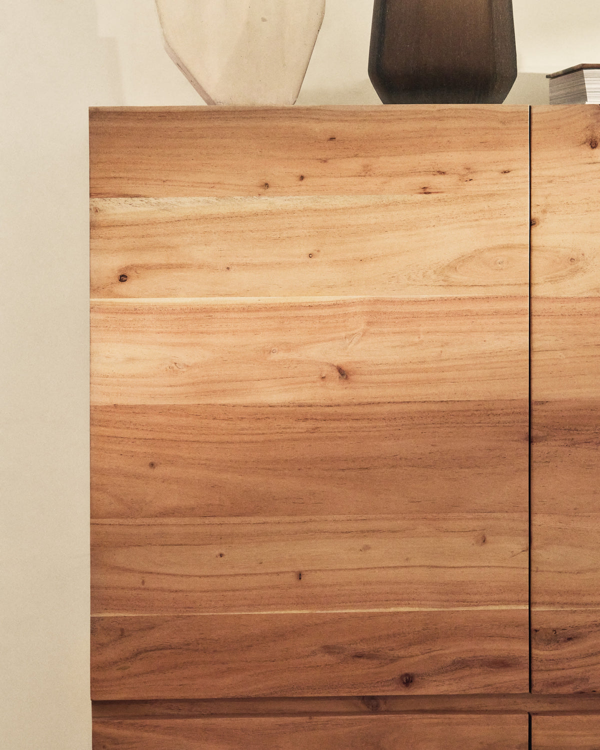 Japandi Highboard Uxue – Akazie, Schwarz, 100 × 155 cm – weitere Ansicht