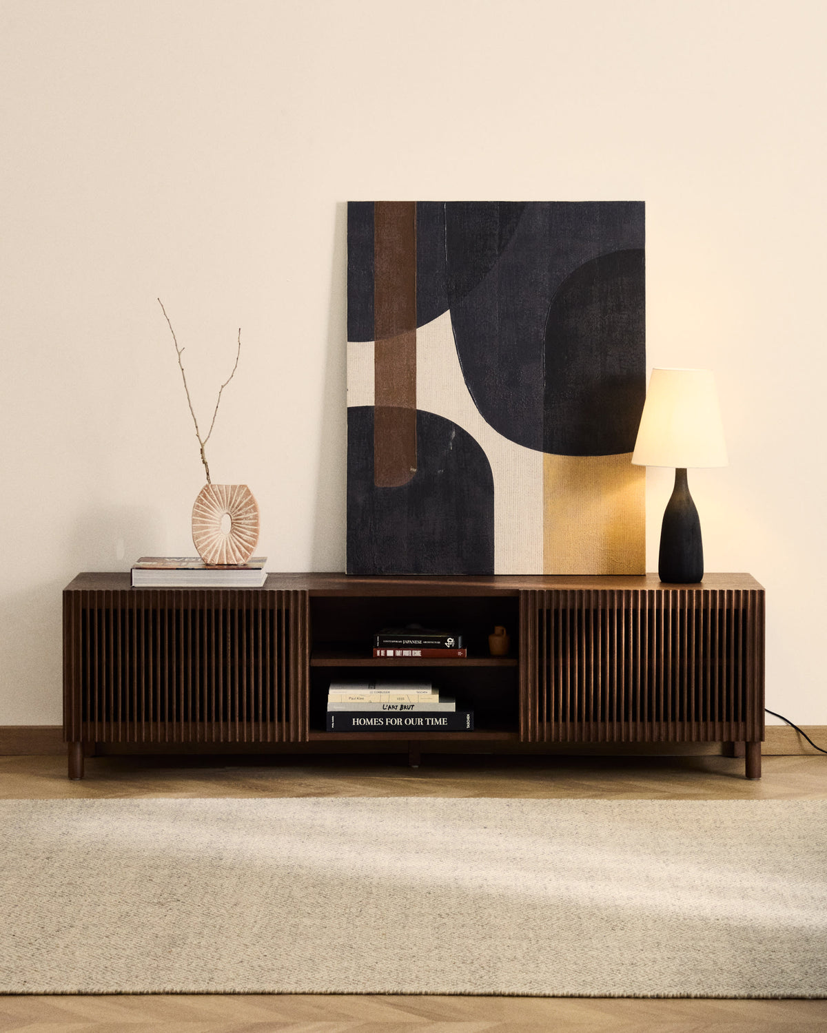 Japandi TV-Möbel Beyla – Eschenfurnier, Nussbaum, 180 × 49,5 cm – weitere Ansicht