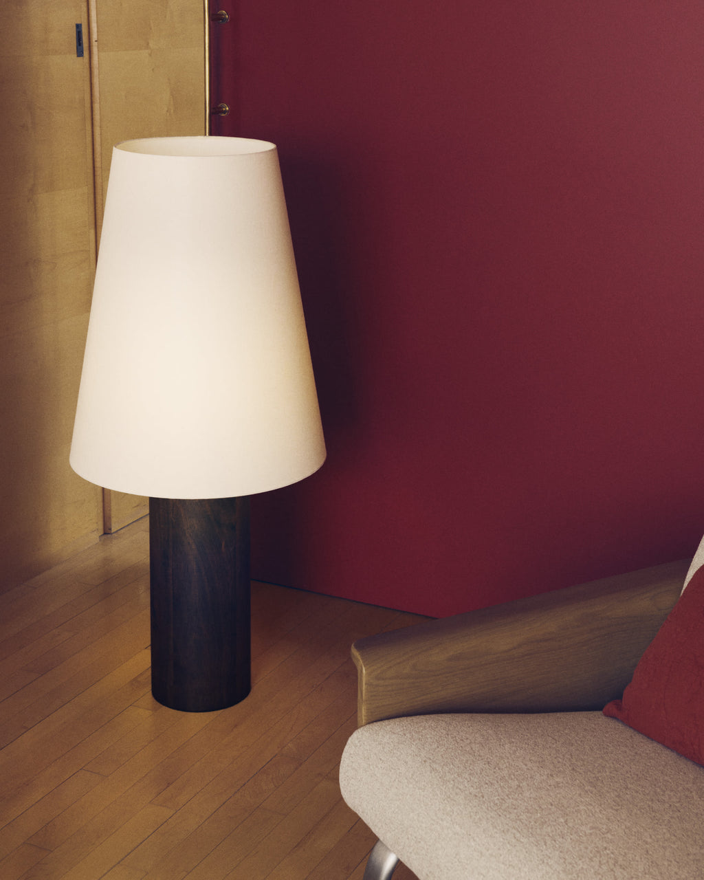 Japandi Stehlampe Marga – Massivholz, Dunkelbraun – weitere Ansicht
