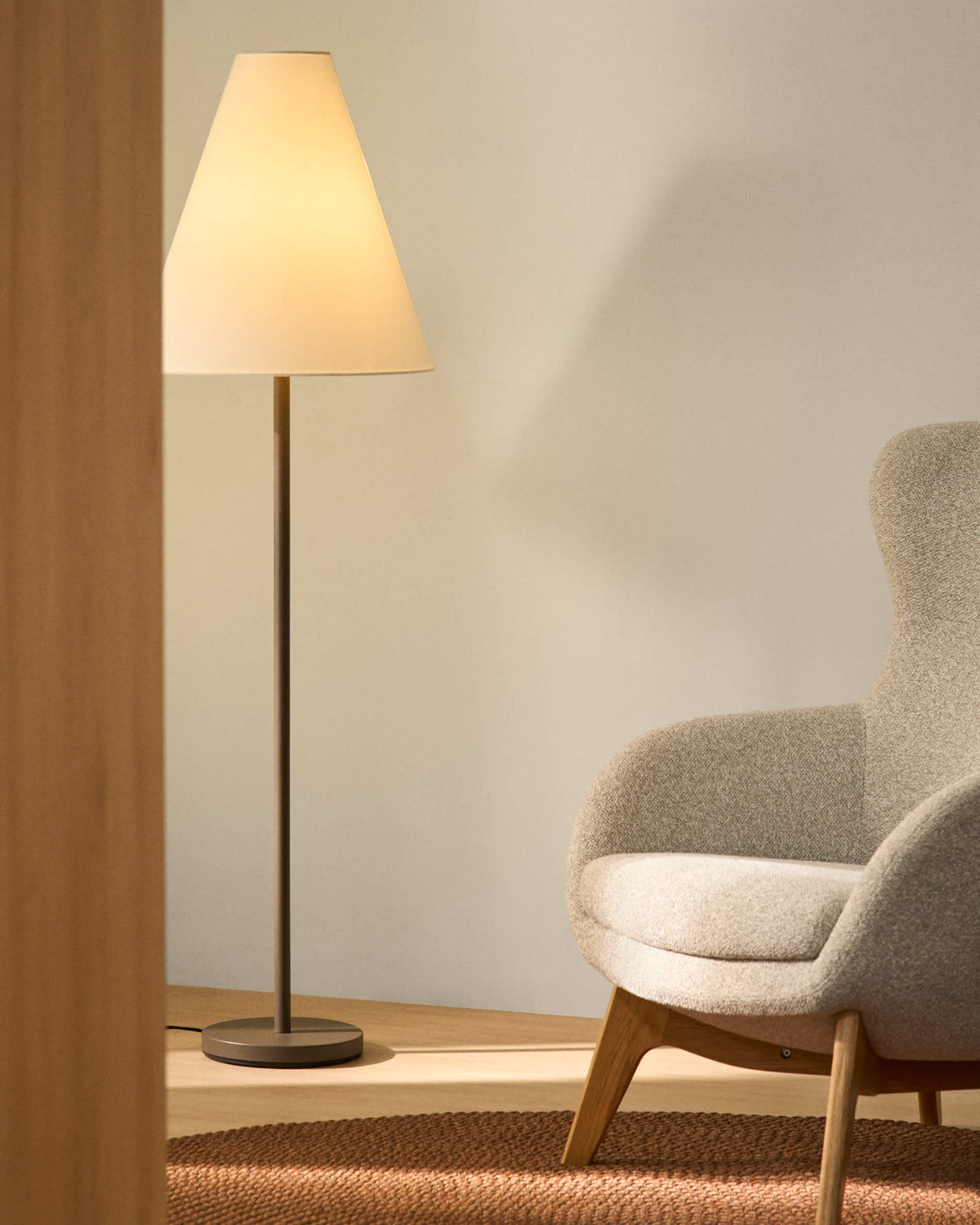Japandi Stehlampe Navat – Metall, Braun – weitere Ansicht