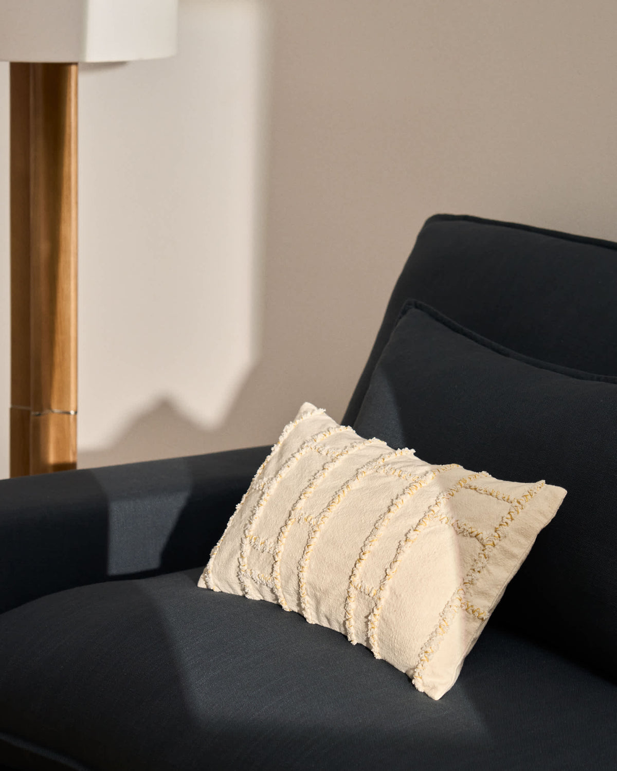 Japandi Kissenbezug Verion – Stoff, Gelb, 30 × 50 cm – weitere Ansicht