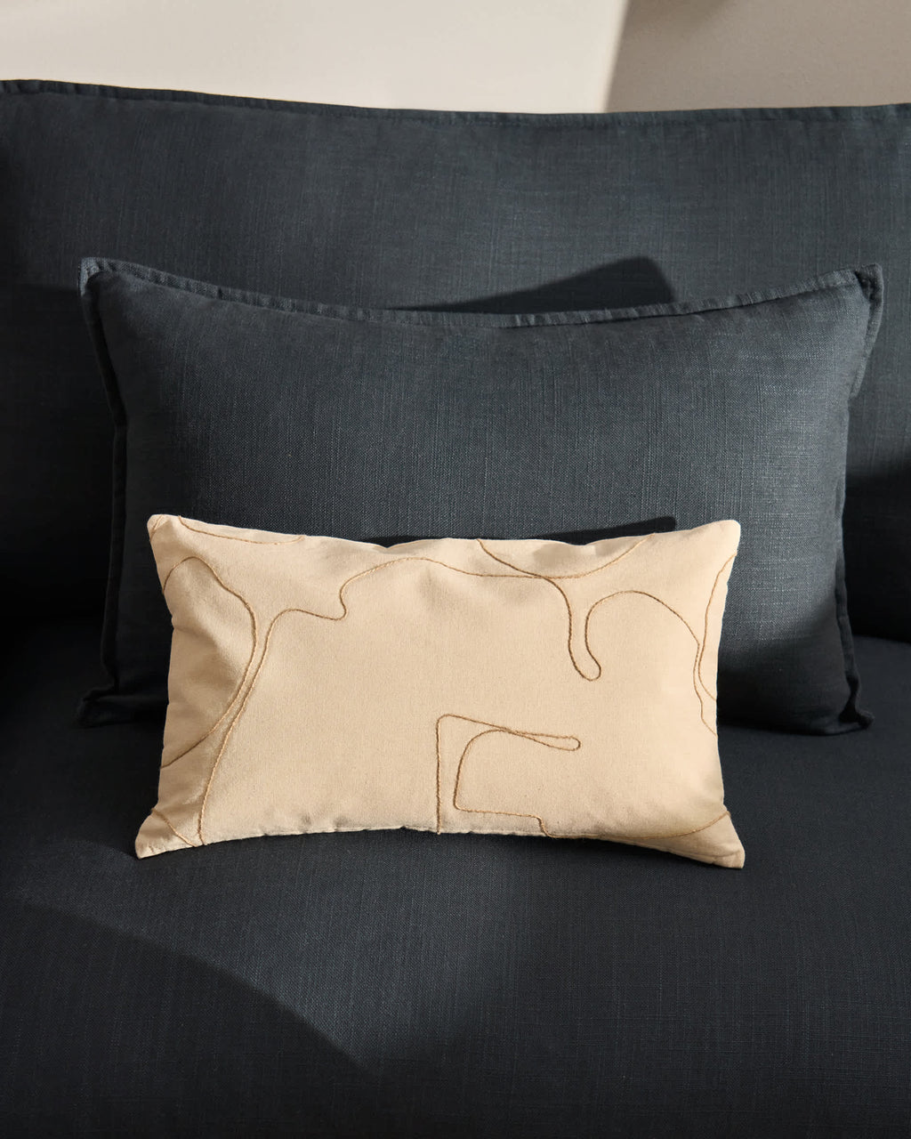 Japandi Kissenbezug Dibel – Stickerei Beige, Ecru, 30 × 50 cm – weitere Ansicht
