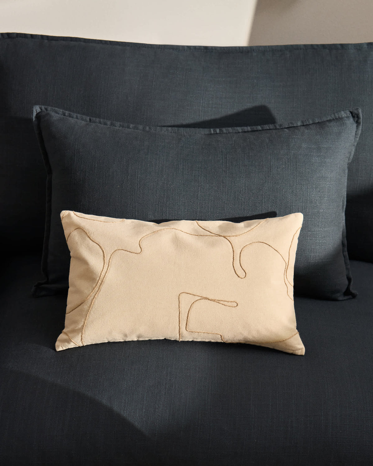 Japandi Kissenbezug Dibel – Stickerei Beige, Ecru, 30 × 50 cm – weitere Ansicht