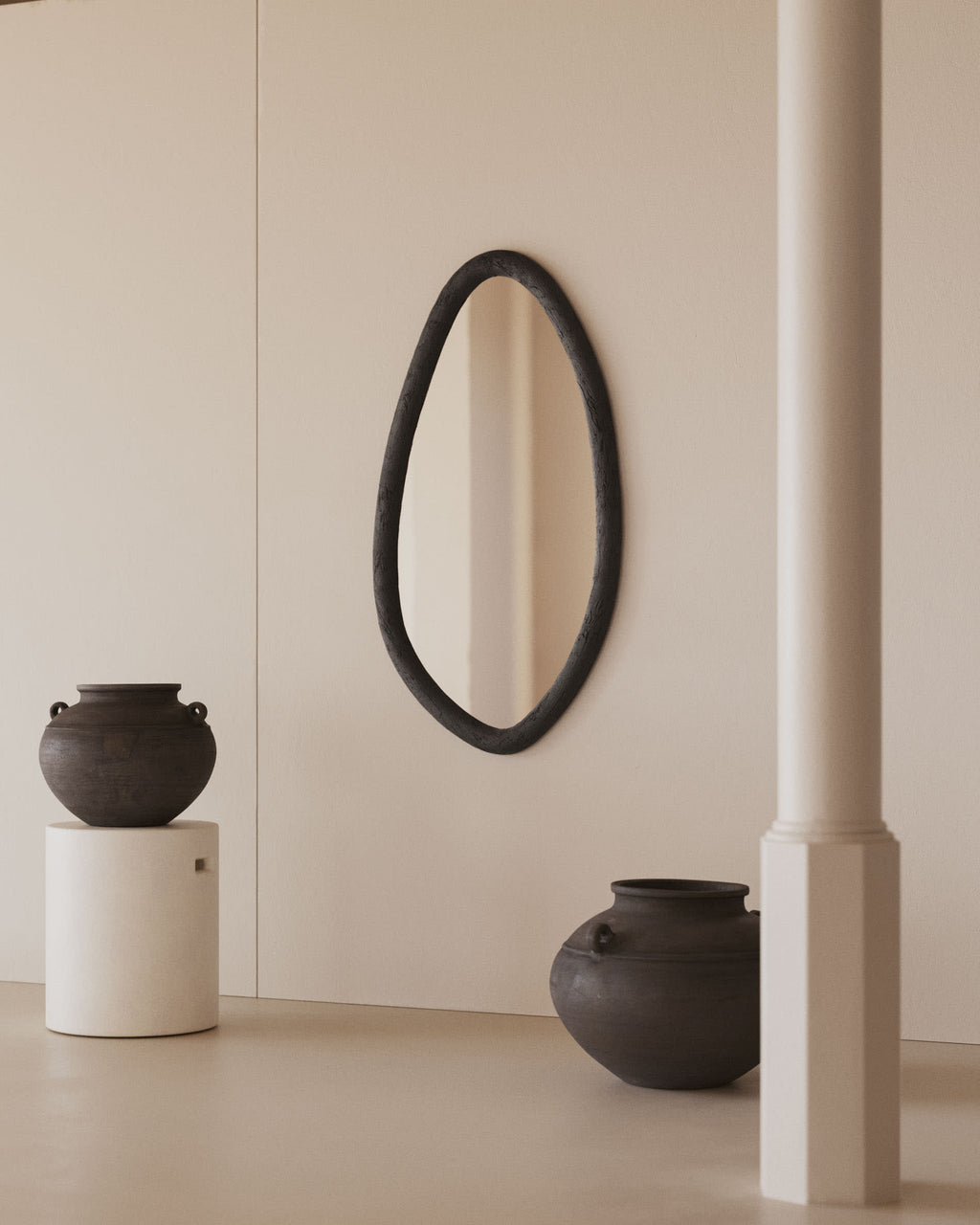 Japandi Spiegel Magrit – Massivholz, Schwarz, Ø 60 × 110 cm – weitere Ansicht