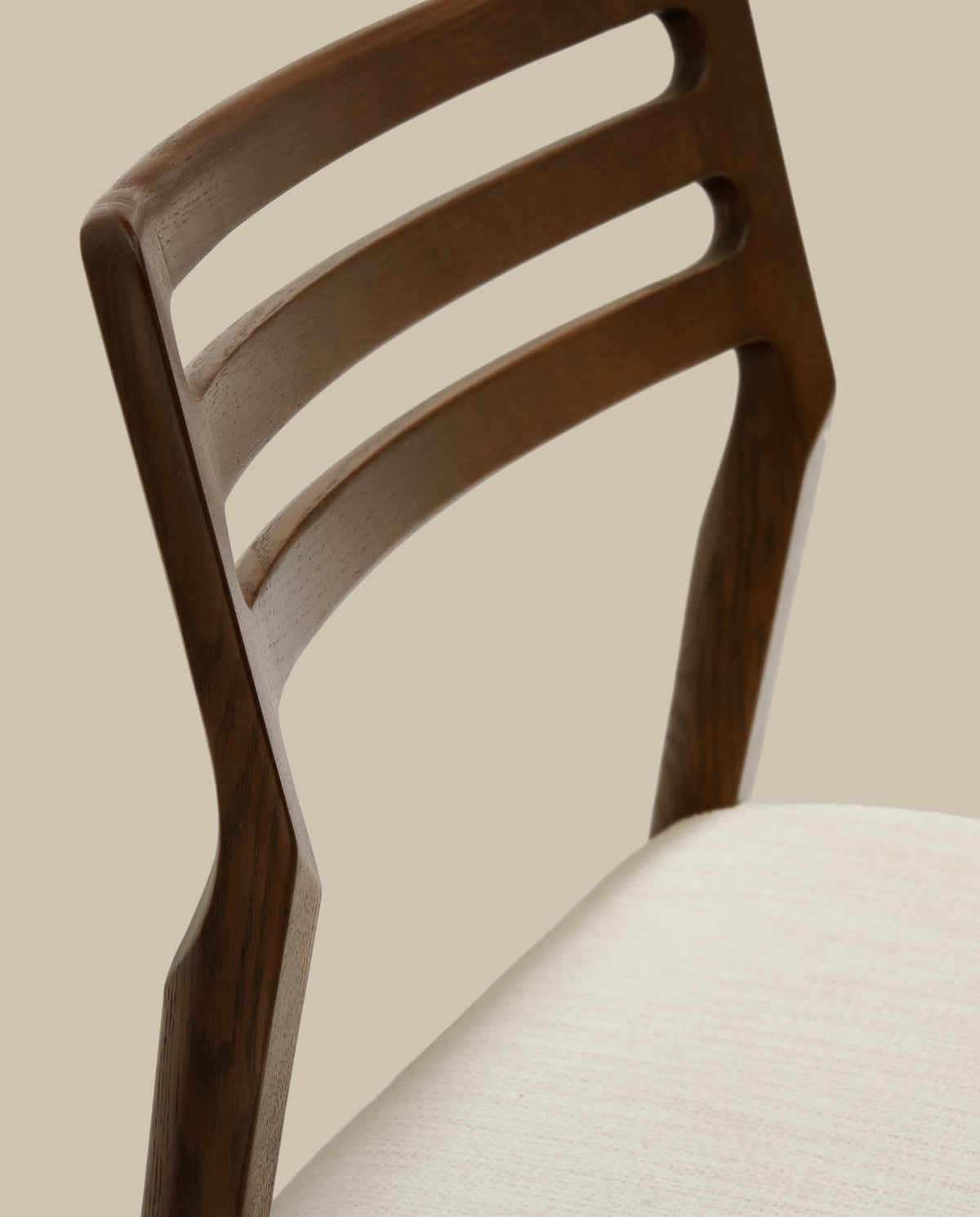 Japandi Stuhl Cudia – Nussbaum, Beige – weitere Ansicht