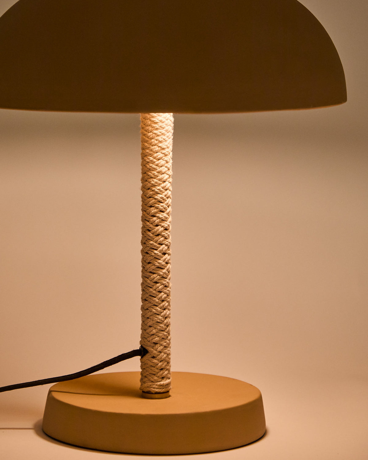 Japandi Tischlampe Arinda – Keramik, Terrakotta – weitere Ansicht
