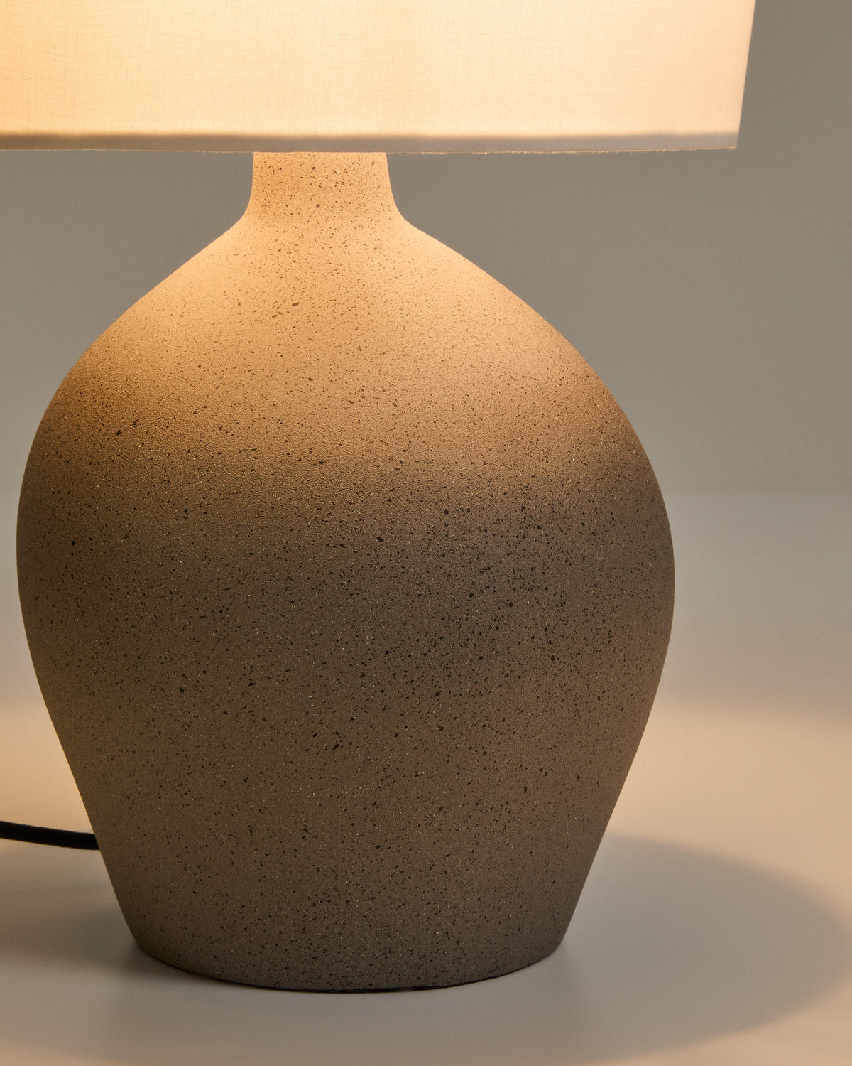 Japandi Tischlampe Viona – mittel, Hellgrau – weitere Ansicht