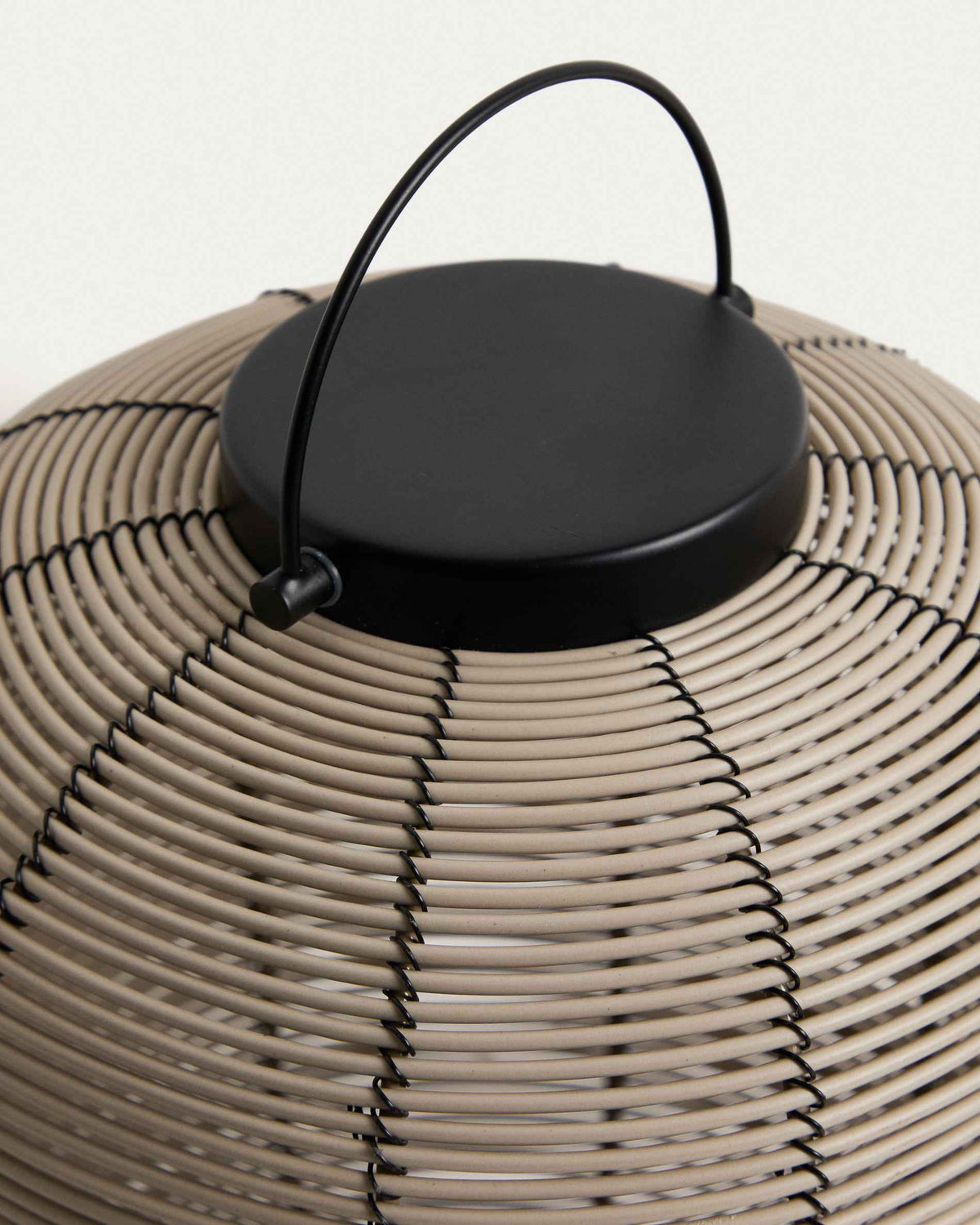 Japandi Tischlampe Saranella – Kunstrattan, Hellgrau – weitere Ansicht
