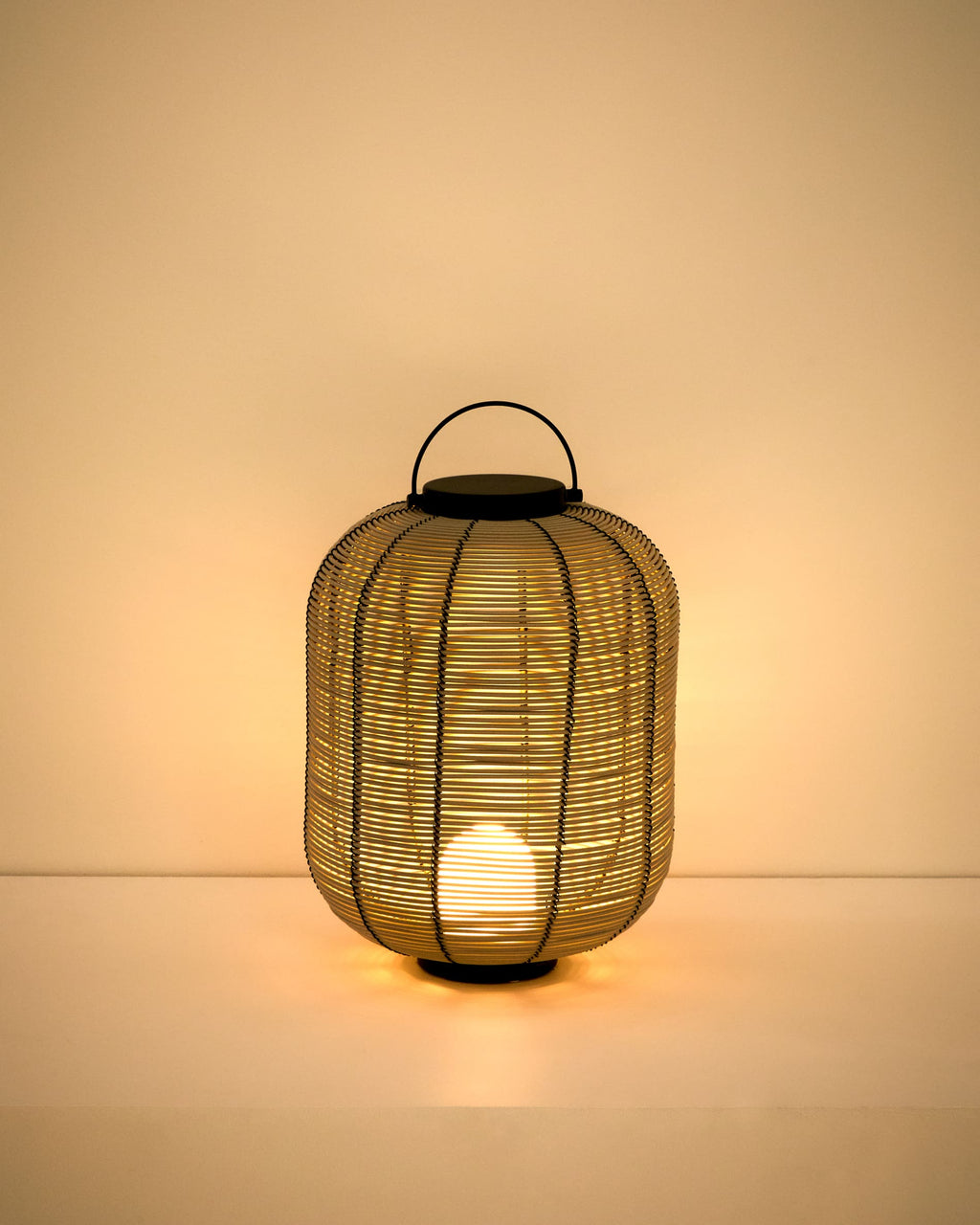 Japandi Tischlampe Saranella – Kunstrattan, Hellgrau – weitere Ansicht
