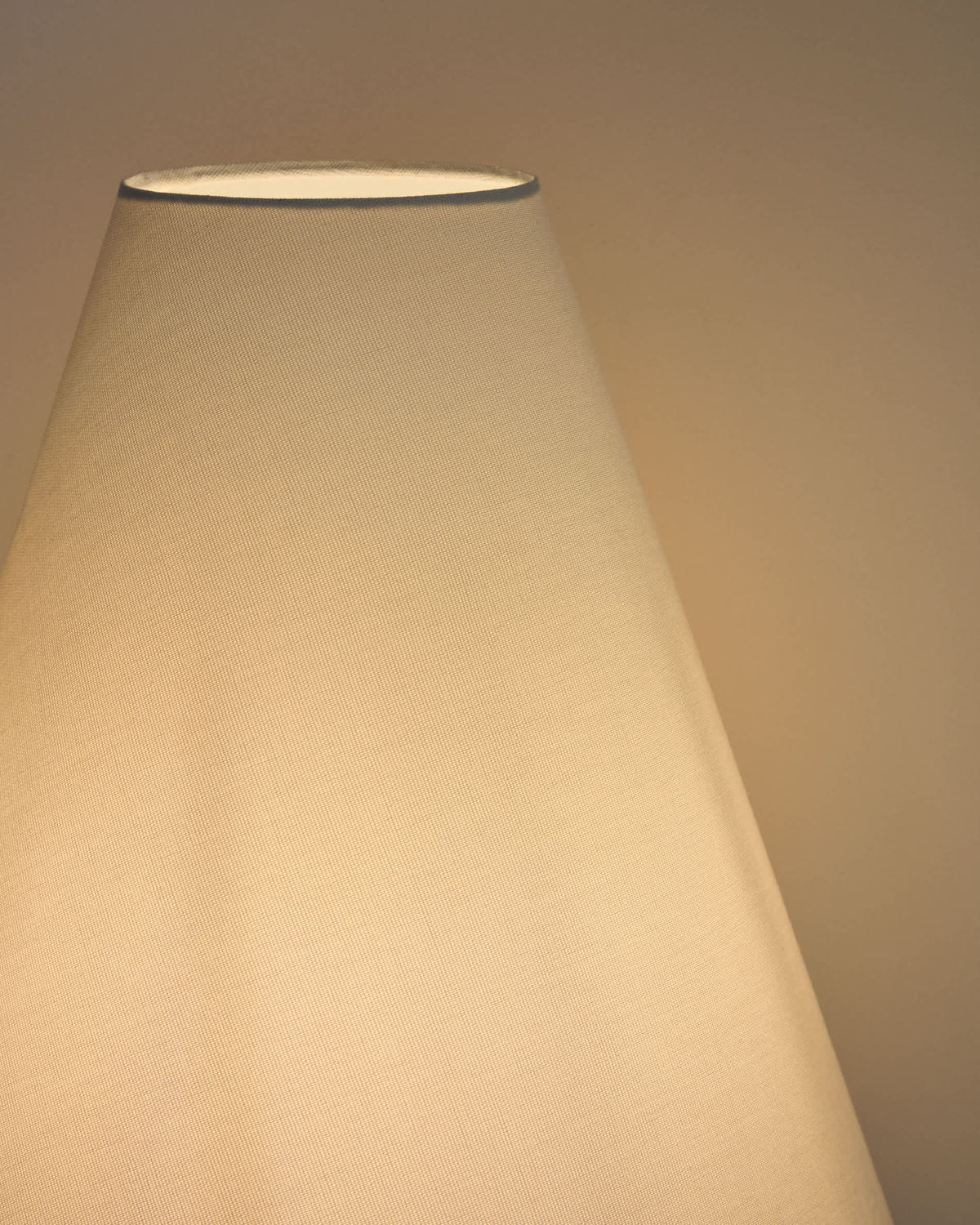Japandi Stehlampe Navat – Metall, Braun – weitere Ansicht