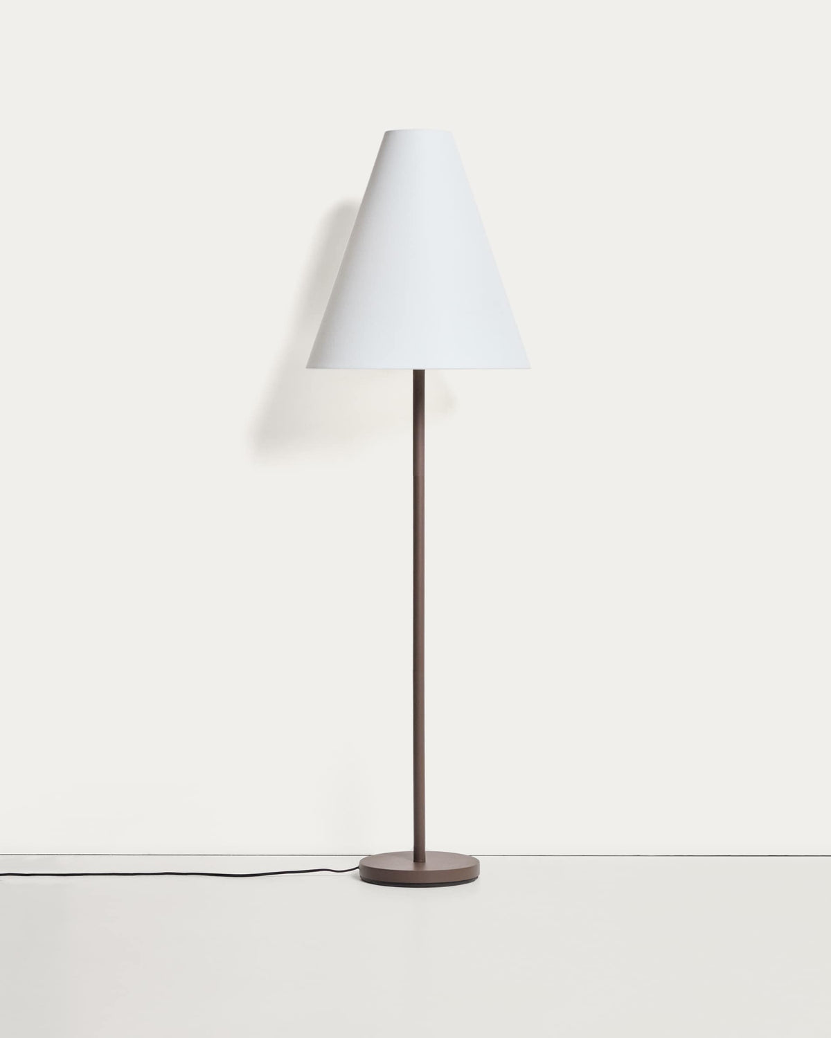 Japandi Stehlampe Navat – Metall, Braun – Produktansicht