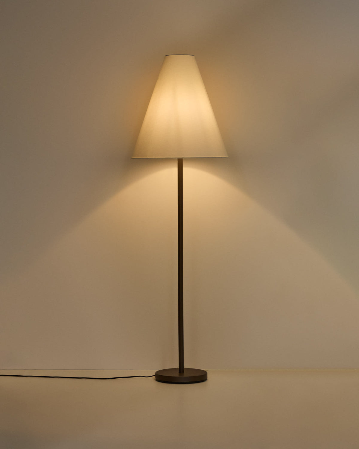 Japandi Stehlampe Navat – Metall, Braun – weitere Ansicht