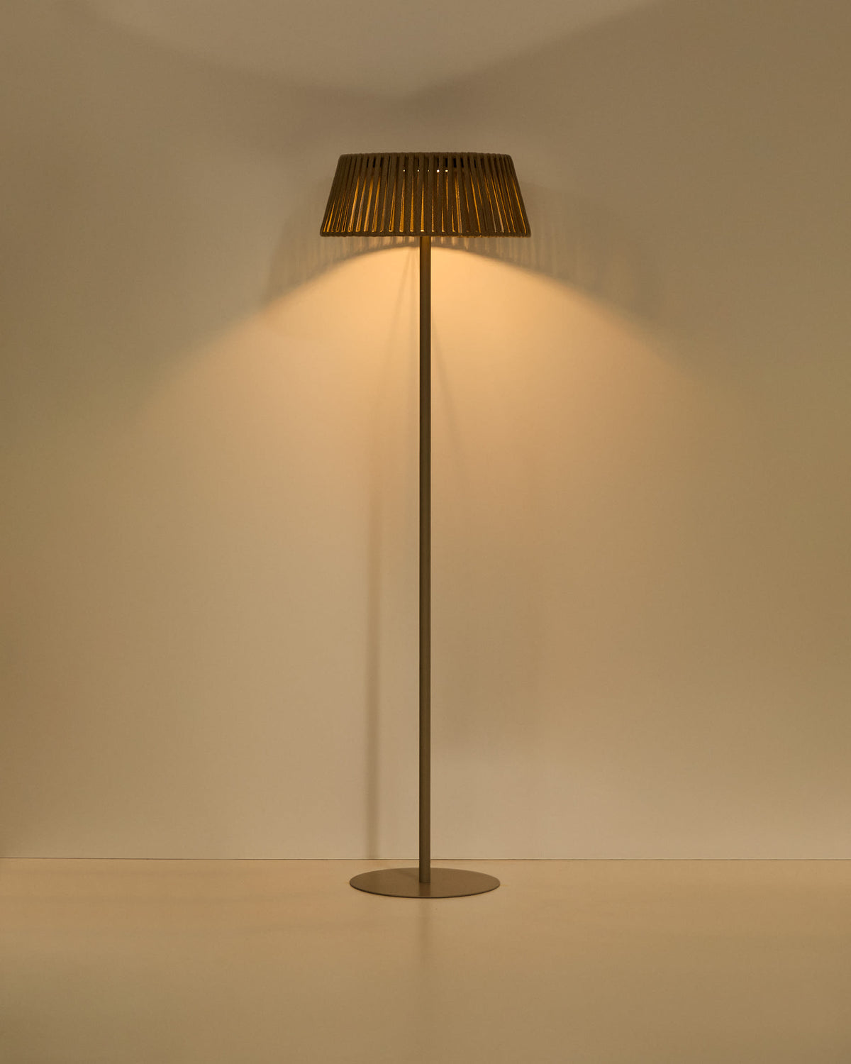 Japandi Solar-Stehlampe Aldet – Outdoor, Seil, Beige, Ø 46 cm – weitere Ansicht