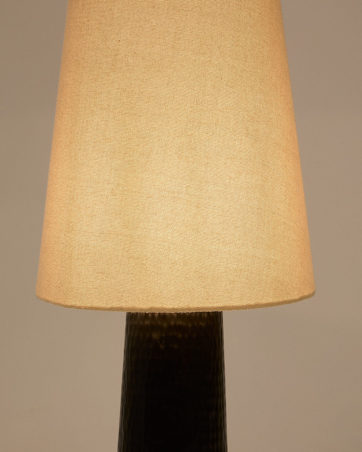 Japandi Stehlampe Senni – Metall, Schwarz – weitere Ansicht