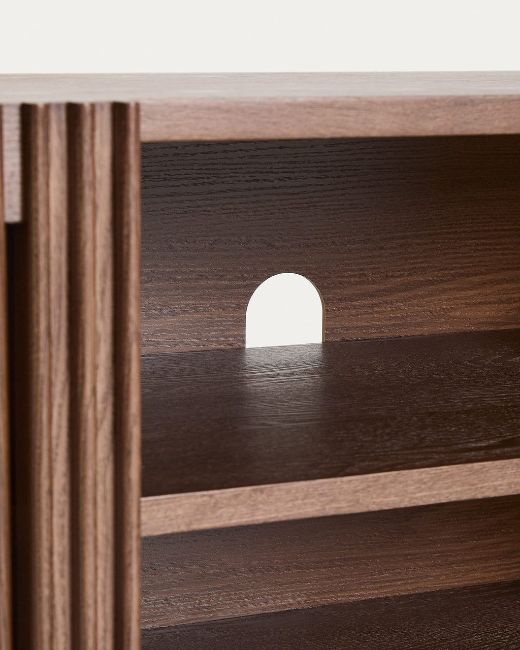 Japandi TV-Möbel Beyla – Eschenfurnier, Nussbaum, 180 × 49,5 cm – weitere Ansicht