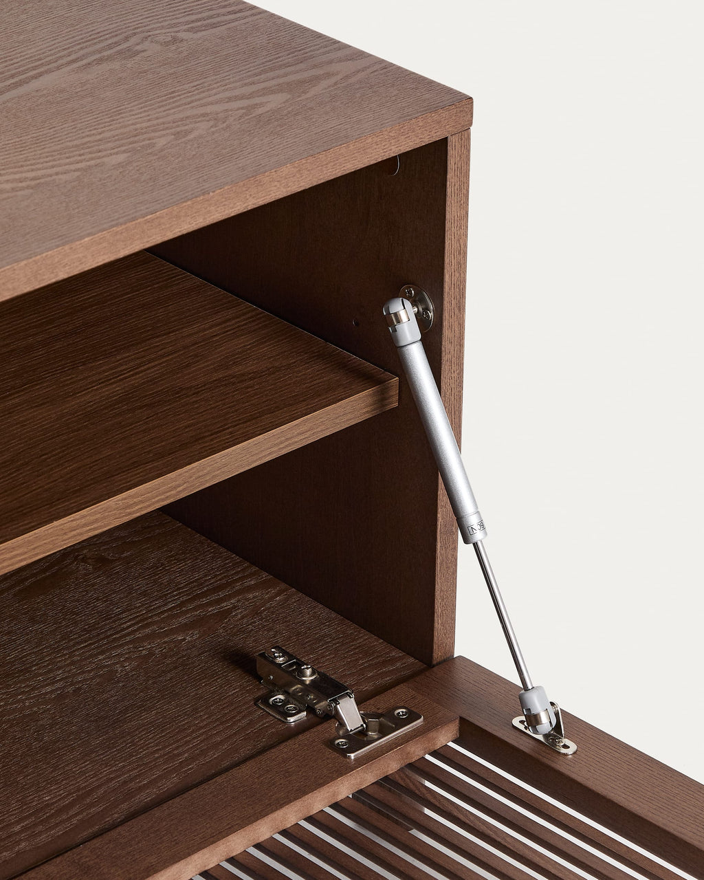 Japandi TV-Möbel Beyla – Eschenfurnier, Nussbaum, 180 × 49,5 cm – weitere Ansicht
