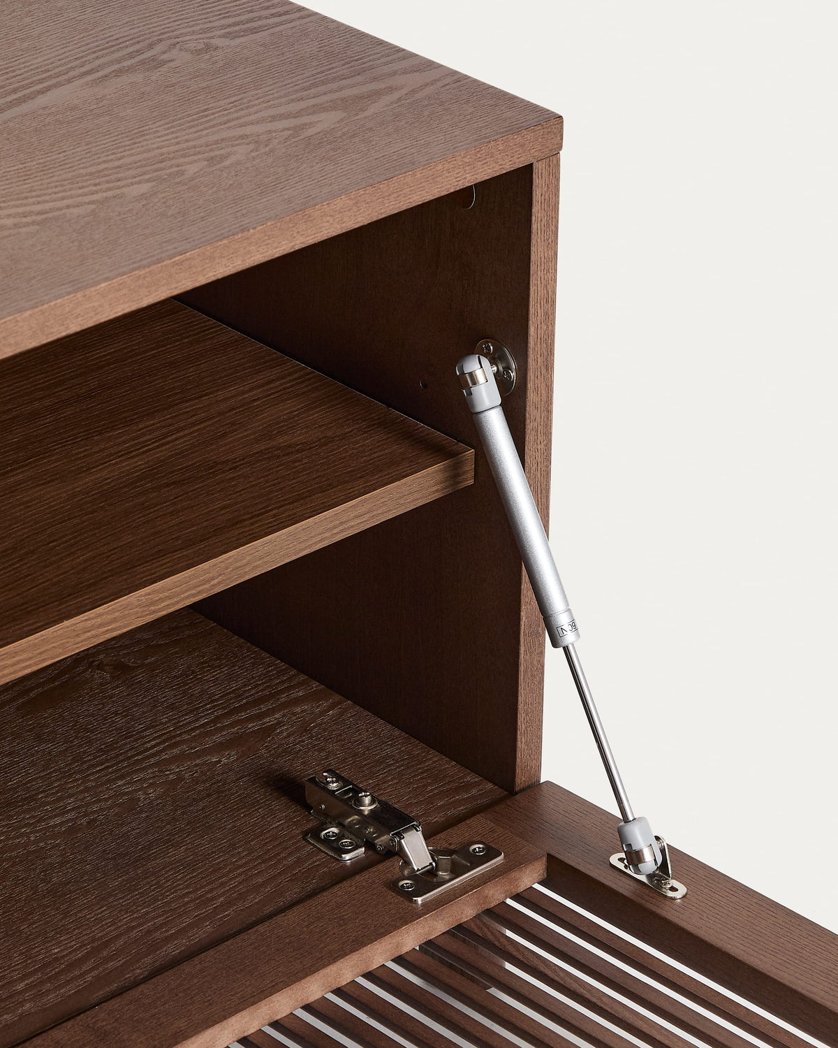 Japandi TV-Möbel Beyla – Eschenfurnier, Nussbaum, 180 × 49,5 cm – weitere Ansicht