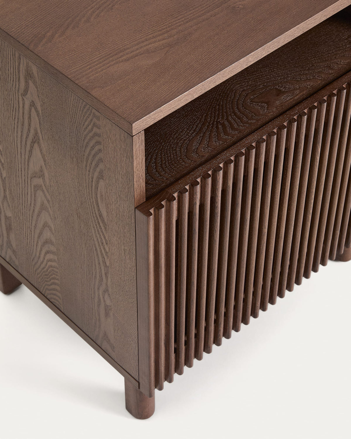 Japandi Nachttisch Beyla – Holzwerkstoff, Nussbaum, 53 × 62,5 cm – weitere Ansicht