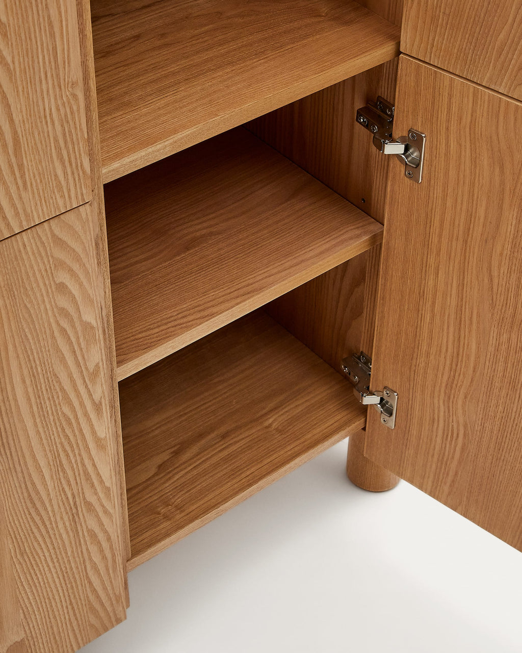 Japandi Highboard Salaya – Eschenfurnier, Natur, 100 × 134 cm – weitere Ansicht