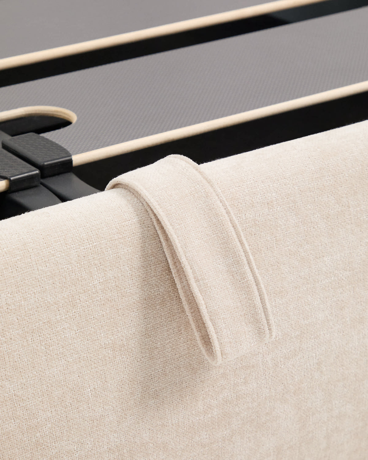 Japandi Bett Dafra – Chenille, Beige, 180 × 200 cm – weitere Ansicht