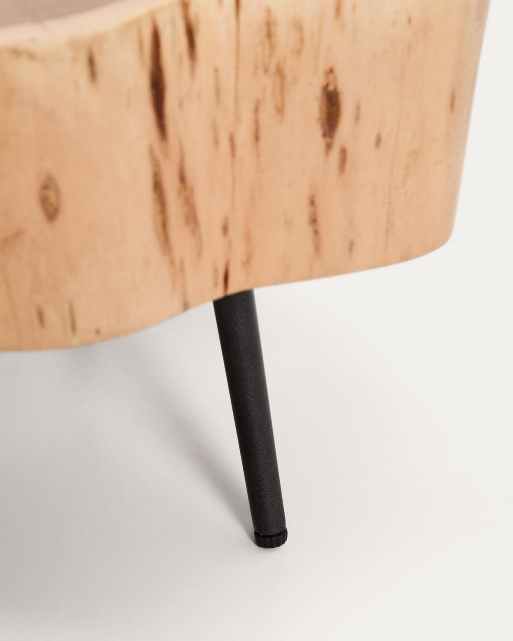 Japandi Couchtisch Tavine – Akazie, Schwarz, Ø 49 cm – weitere Ansicht