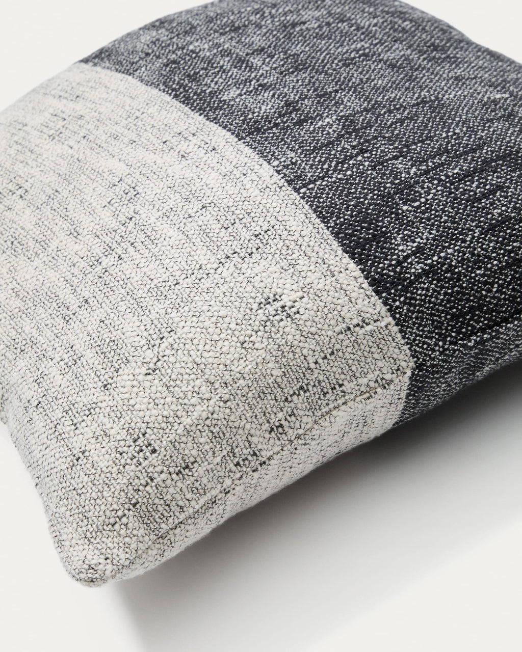 Japandi Kissenbezug Dalel – Stoff, Grau, 45 × 45 cm – weitere Ansicht